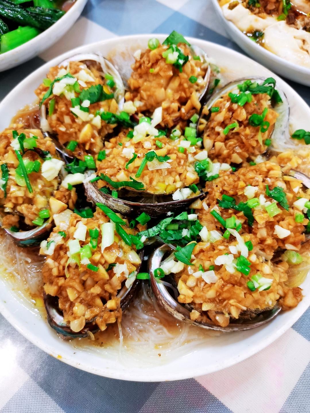 蒜蓉粉丝蒸鲍鱼