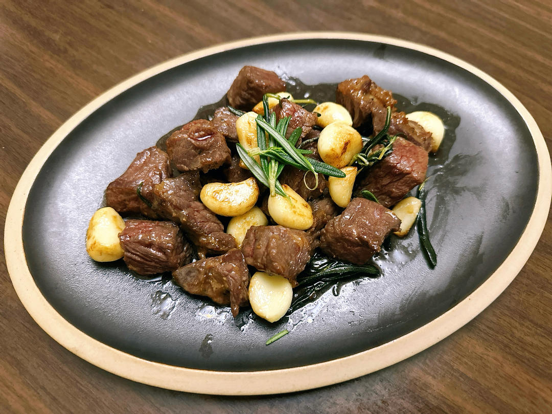 好吃到舔盘的蒜香黑椒牛肉粒