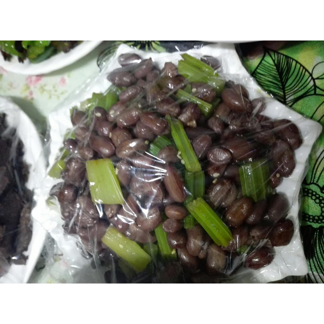 凉拌西芹花生胡萝卜