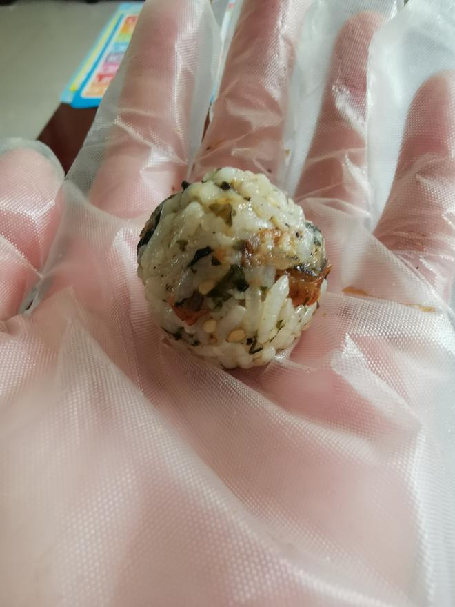 鳗鱼海苔饭团的做法