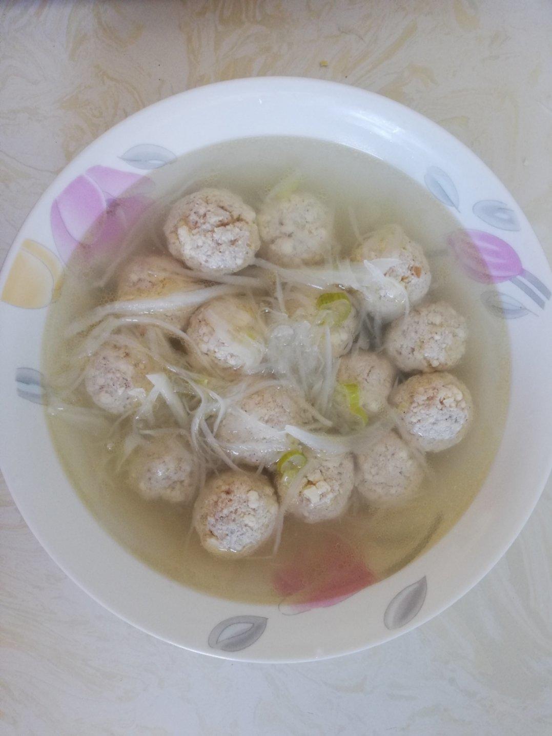 【10分钟系列】白萝卜豆腐圆子汤