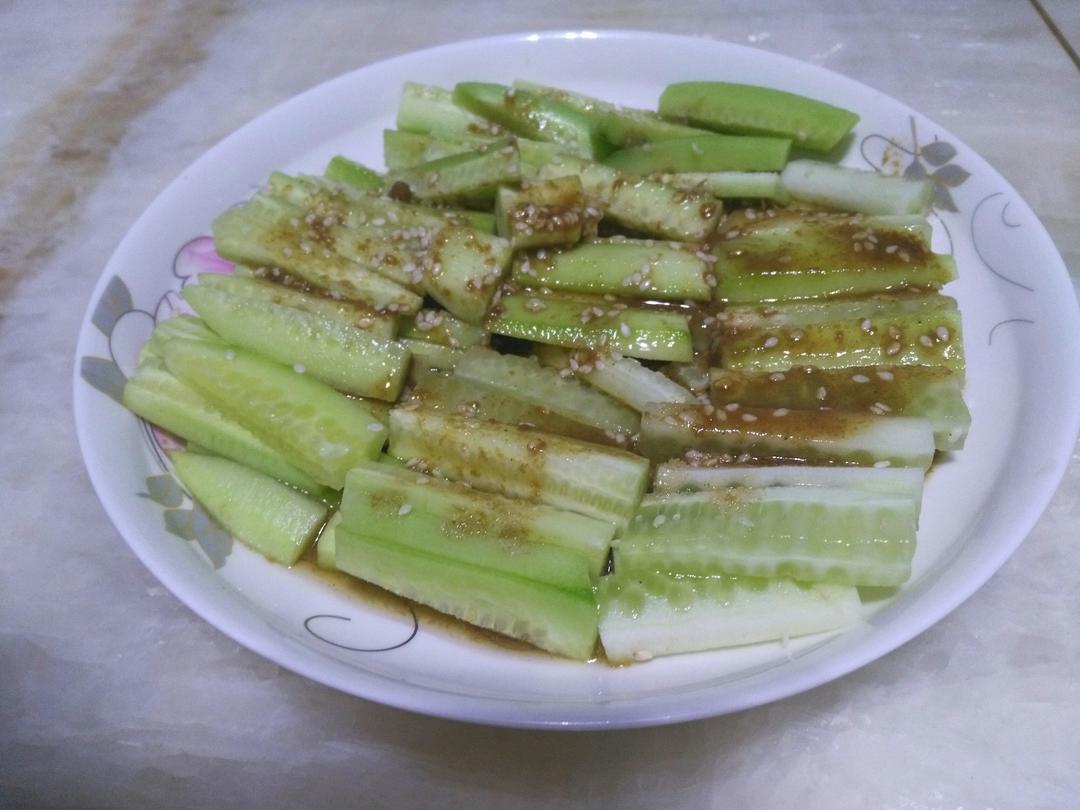 雨淋黄瓜条的做法 步骤1