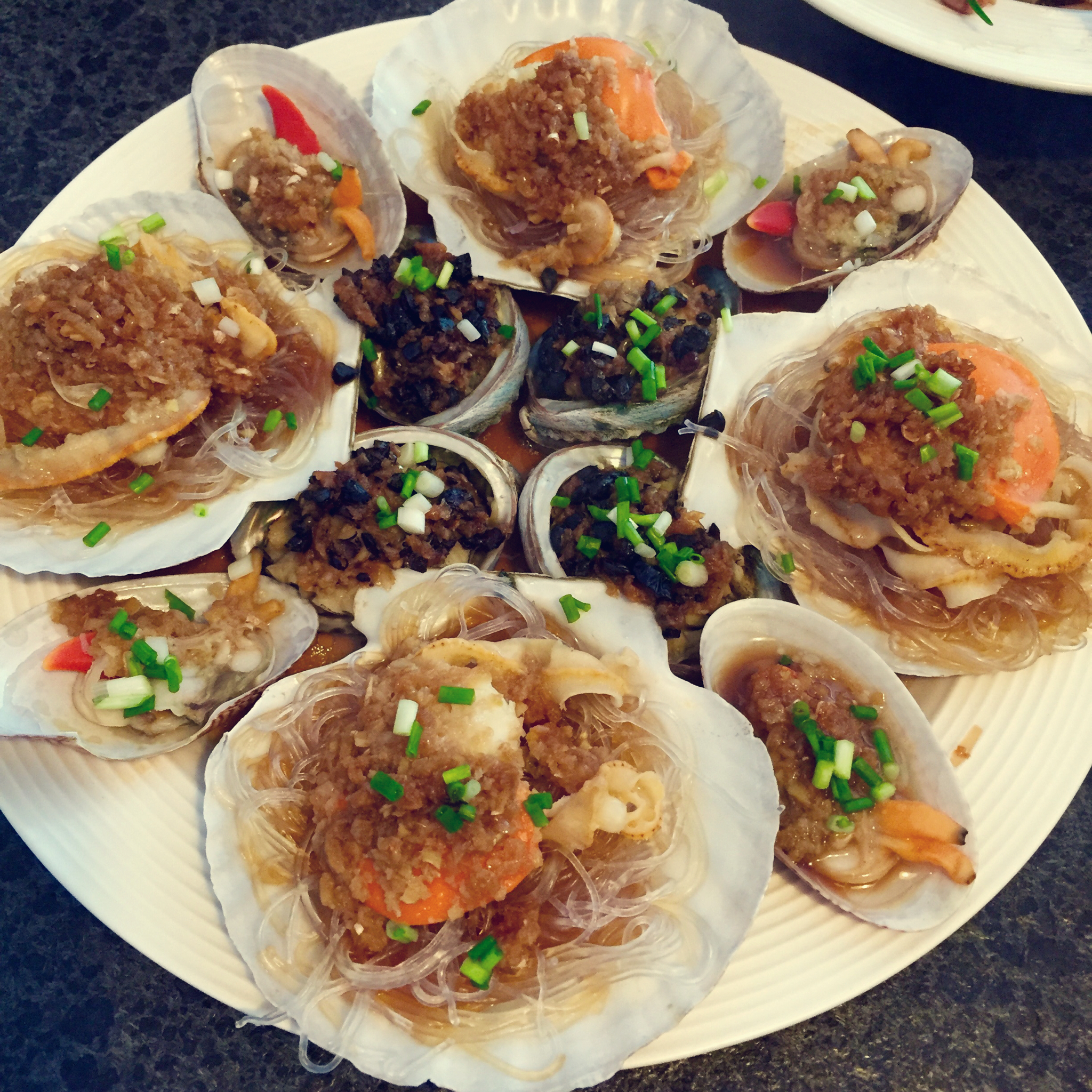 桔子2630做的一盘蒸仨款豉汁小鲍鱼蒜蓉红心贝蒜蓉粉丝扇贝