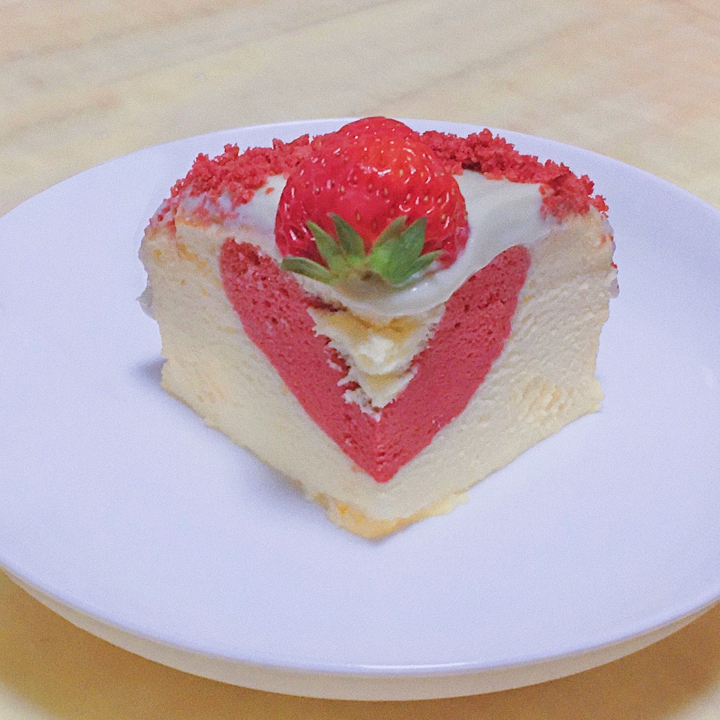 中间藏着一颗💓爱心💓的🍓草莓雪崩蛋糕🍓～（六寸）的做法