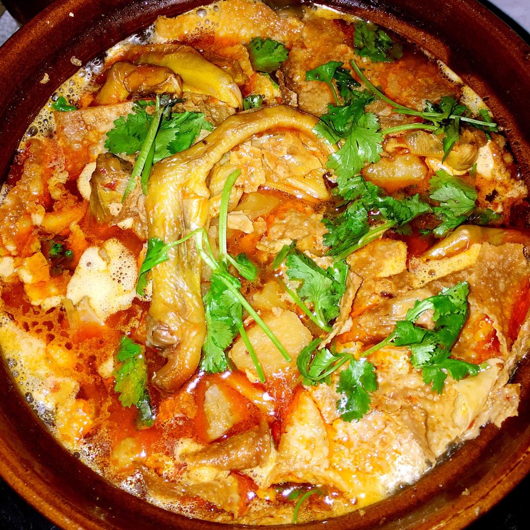 带皮鸭脚田螺煲