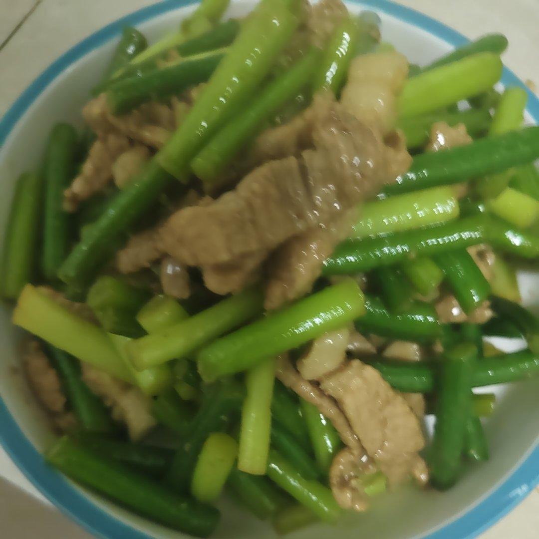 简单易做的下饭菜－蒜苔炒肉