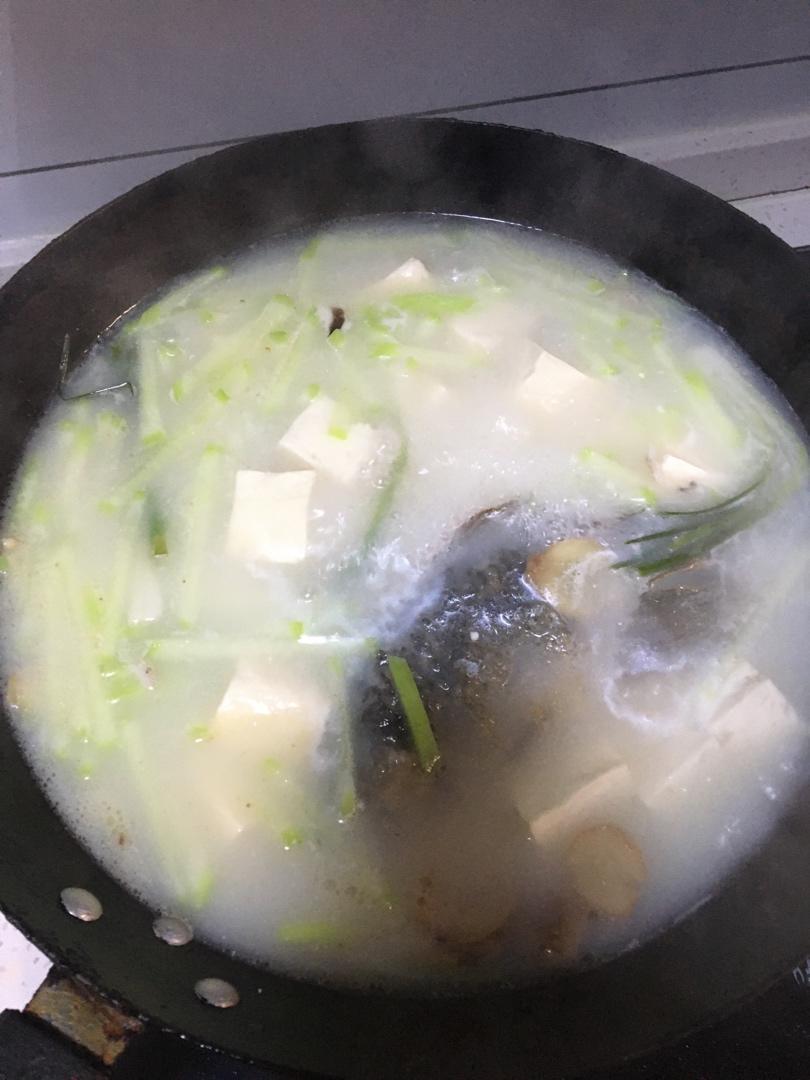 奶白鲫鱼豆腐汤|一条鱼最后的温柔