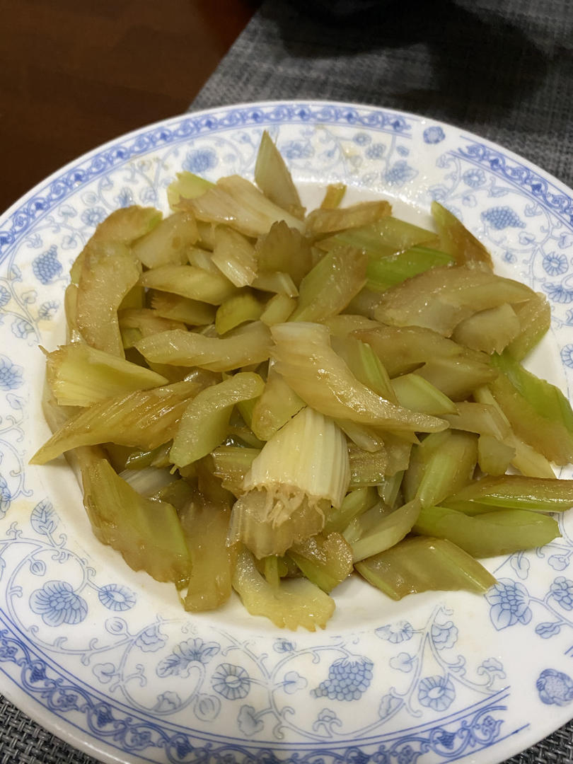 炝拌芹菜