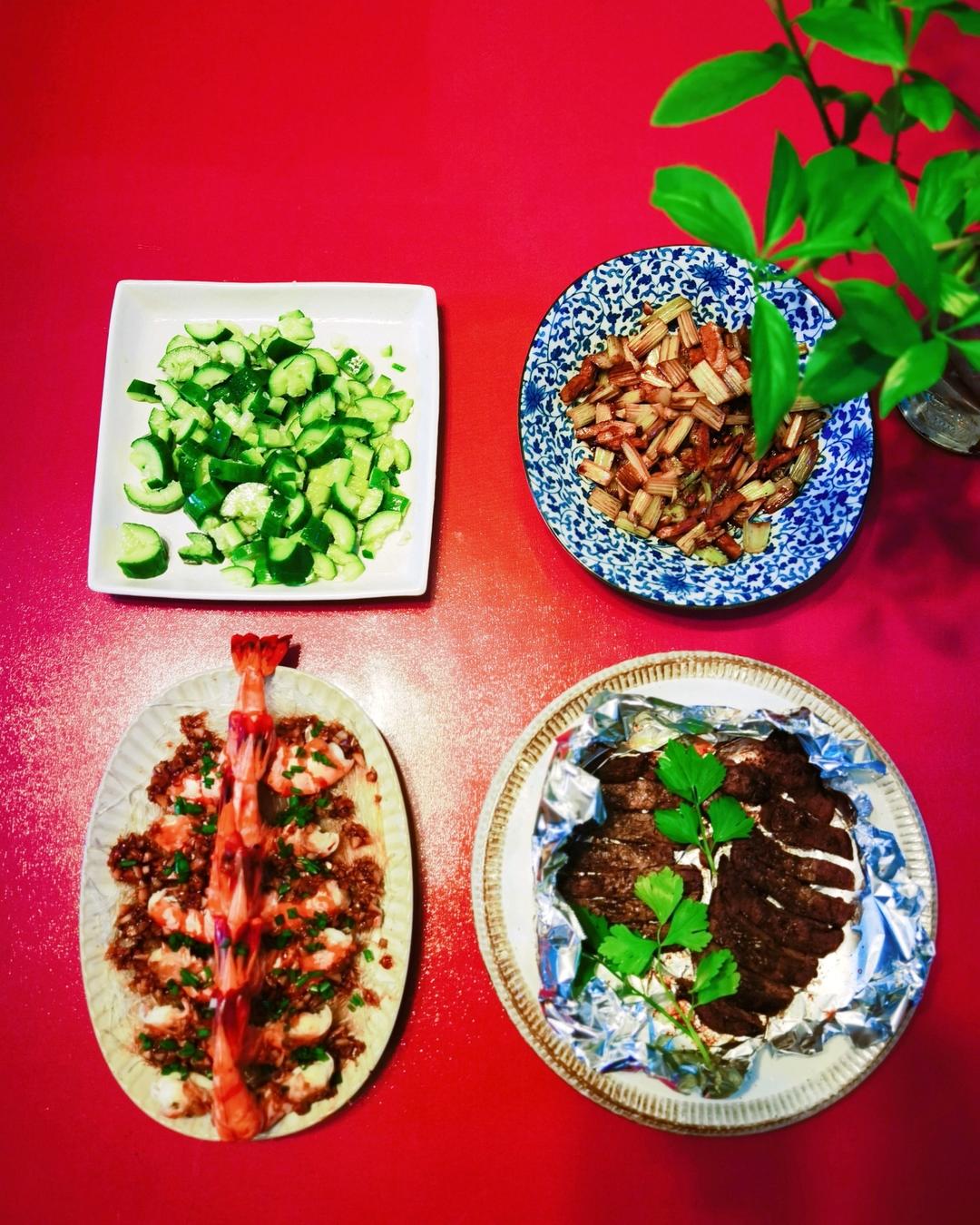超简单又美味的蒜蓉蒸黑虎虾