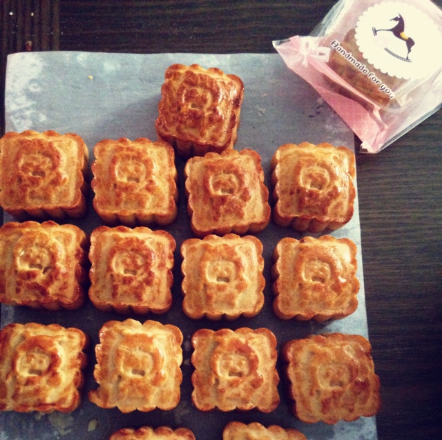 广式月饼——蛋黄莲蓉月饼