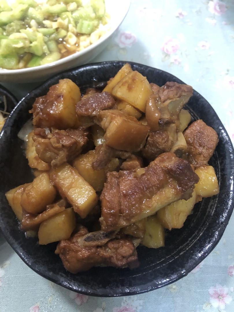 红烧肉炖土豆
