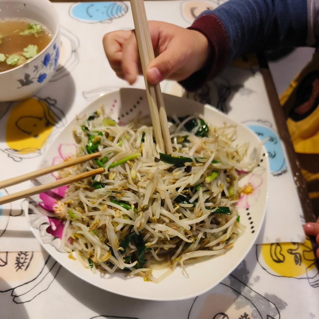 韭菜炒豆芽