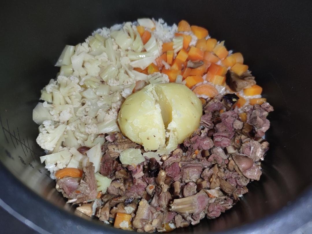 腊鸭腿焖饭的做法