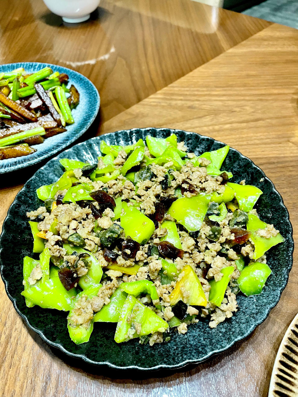 尖椒肉末炒皮蛋