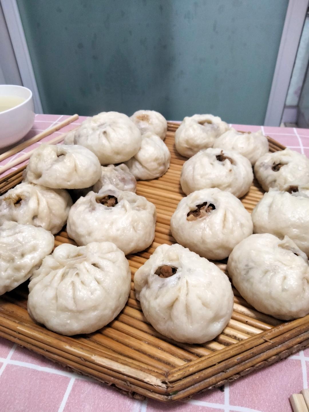 味道炸裂，满嘴流油的酱肉包