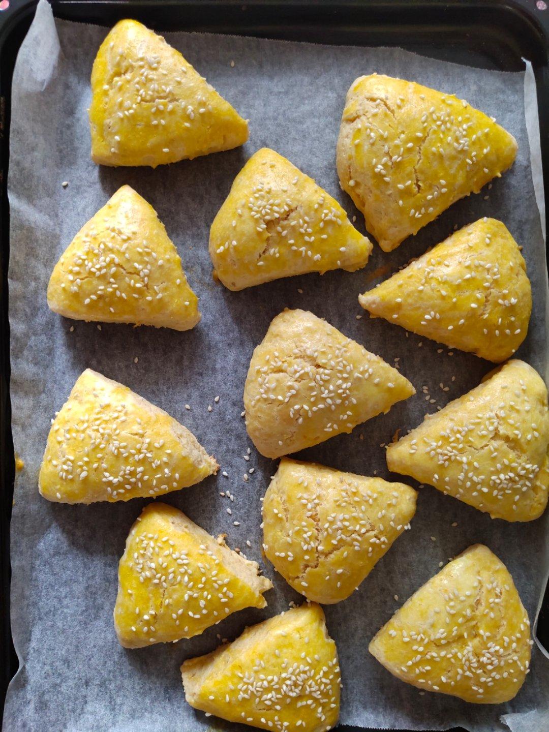 咸蛋黄肉松司康