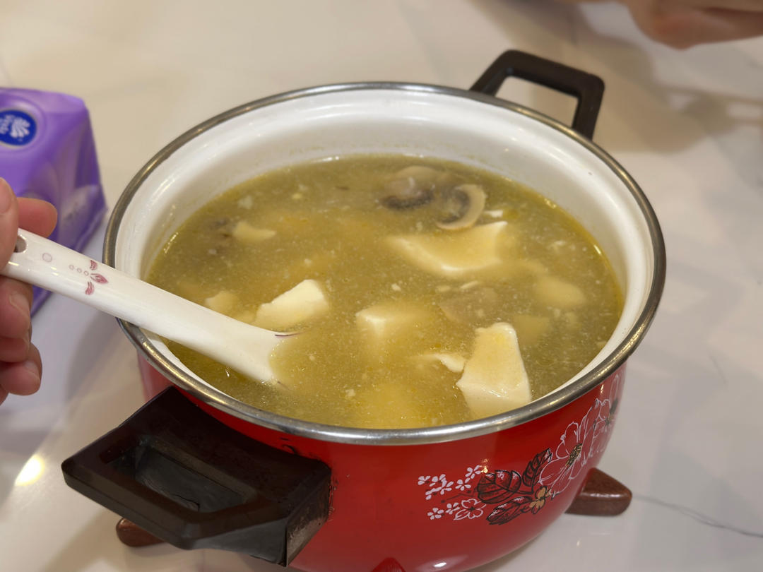 蘑菇嫩豆腐汤