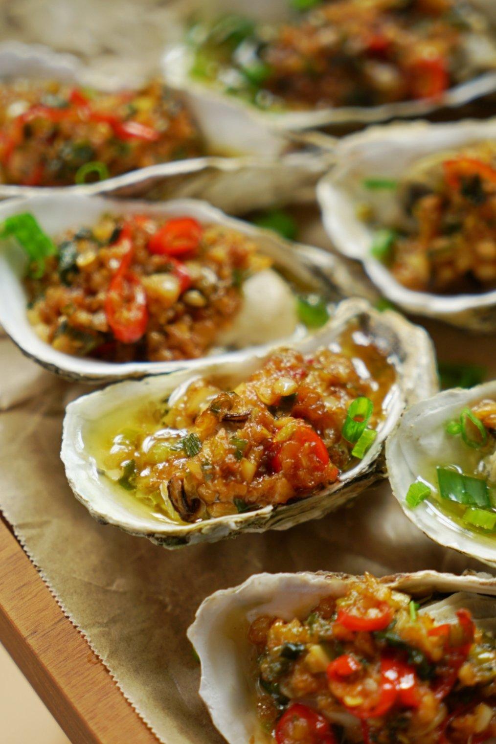 3n的小披风做的烤生蚝 生蚝好吃关键是蒜茸做得好