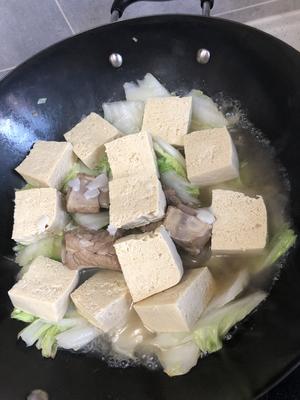 就是这个味儿的排骨汤熬白菜冻豆腐的做法 步骤8