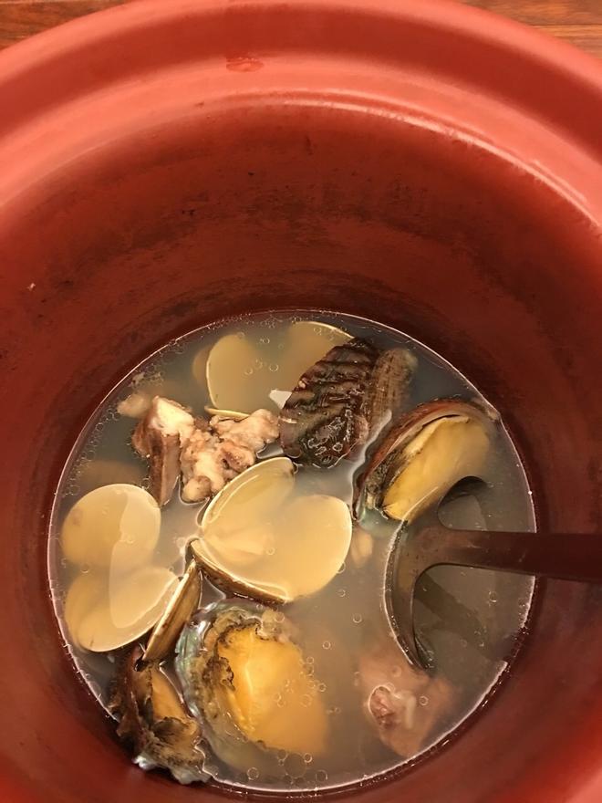 鲍鱼文蛤炖排骨的做法