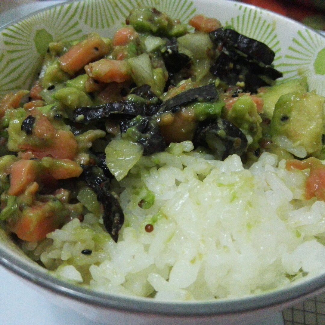 三文鱼牛油果拌饭