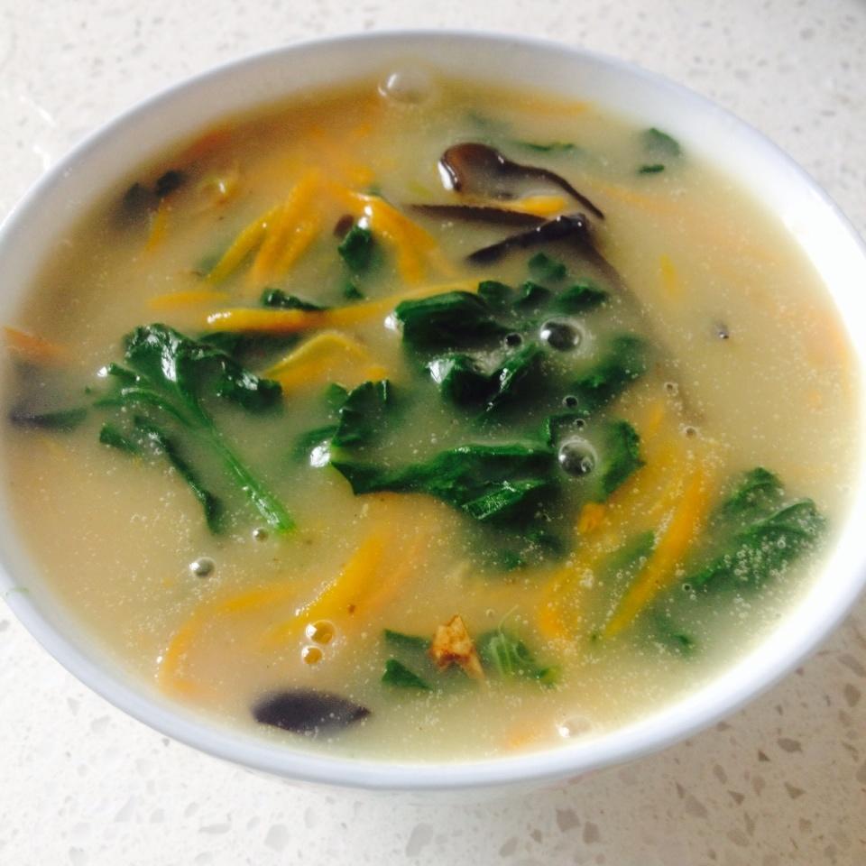 超级简单营养的胡萝卜菠菜肉丝汤