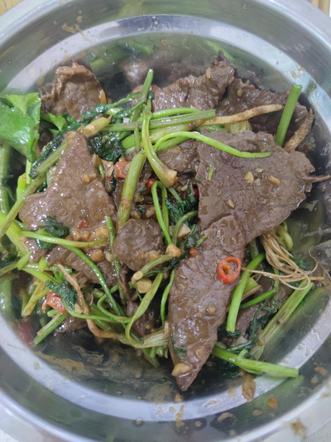 香菜爆炒牛肉（主打嫩）