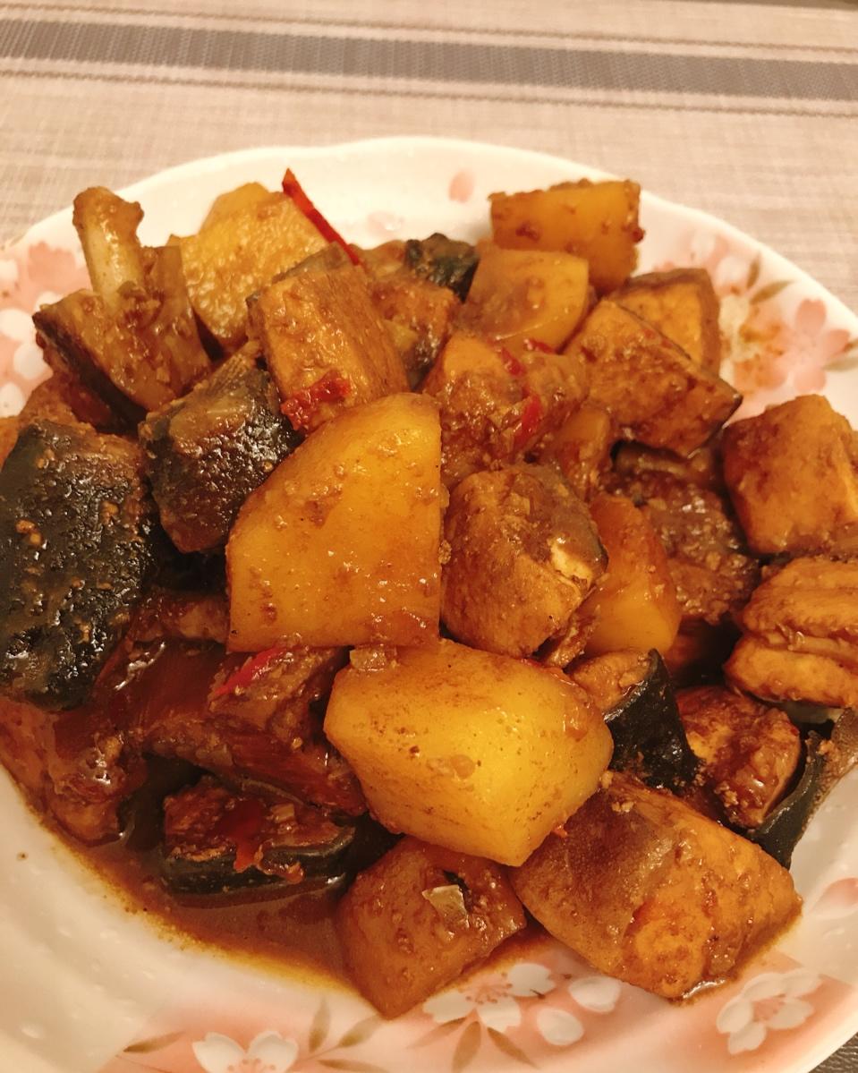 鳇鱼炖土豆