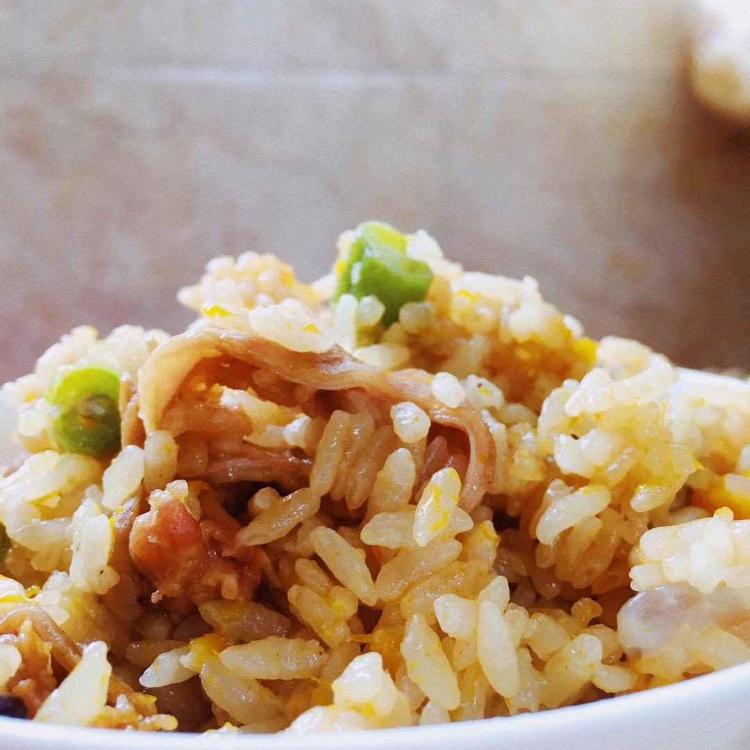 香喷喷的肥肠焖饭