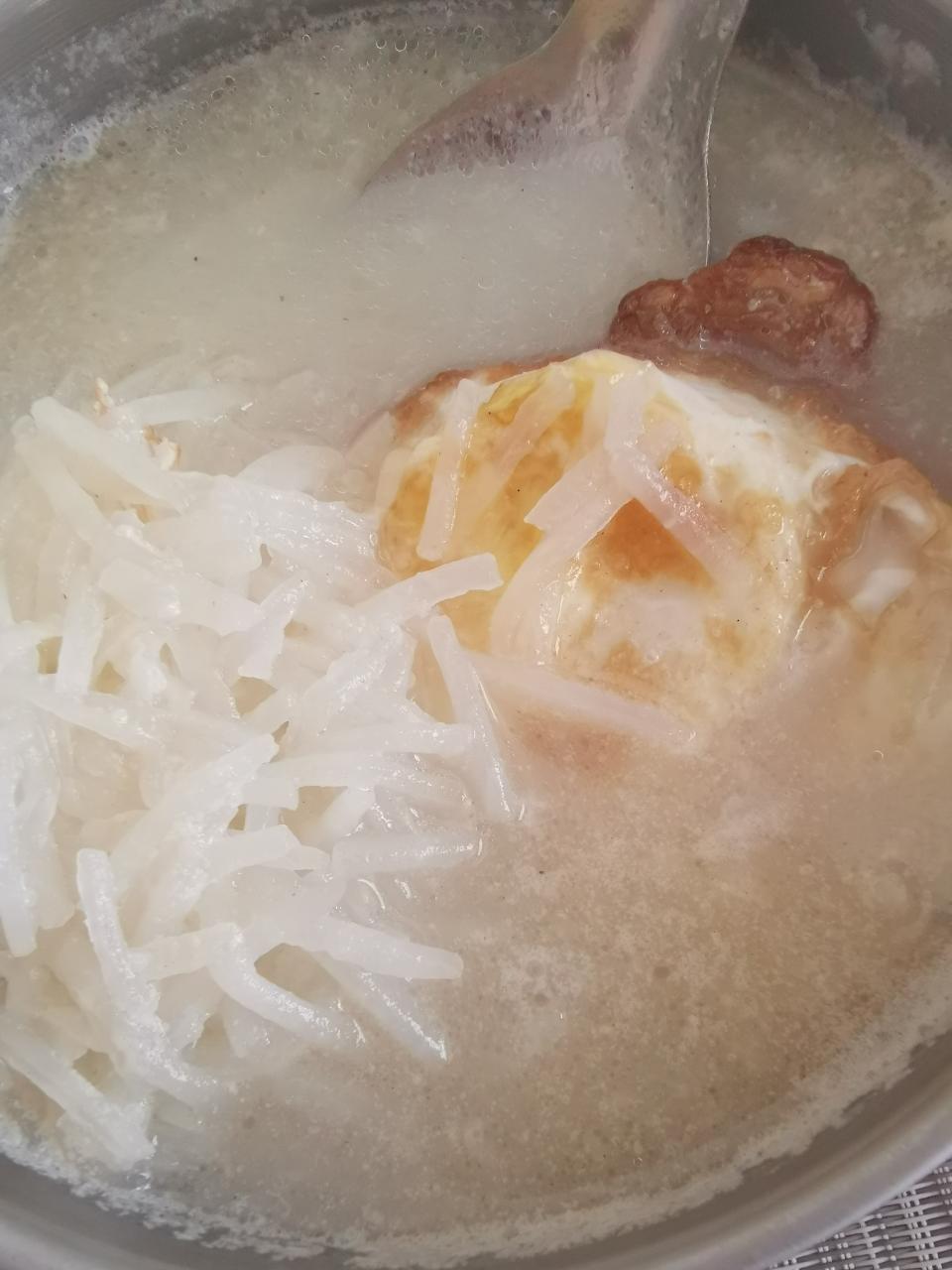 煎蛋萝卜汤的做法
