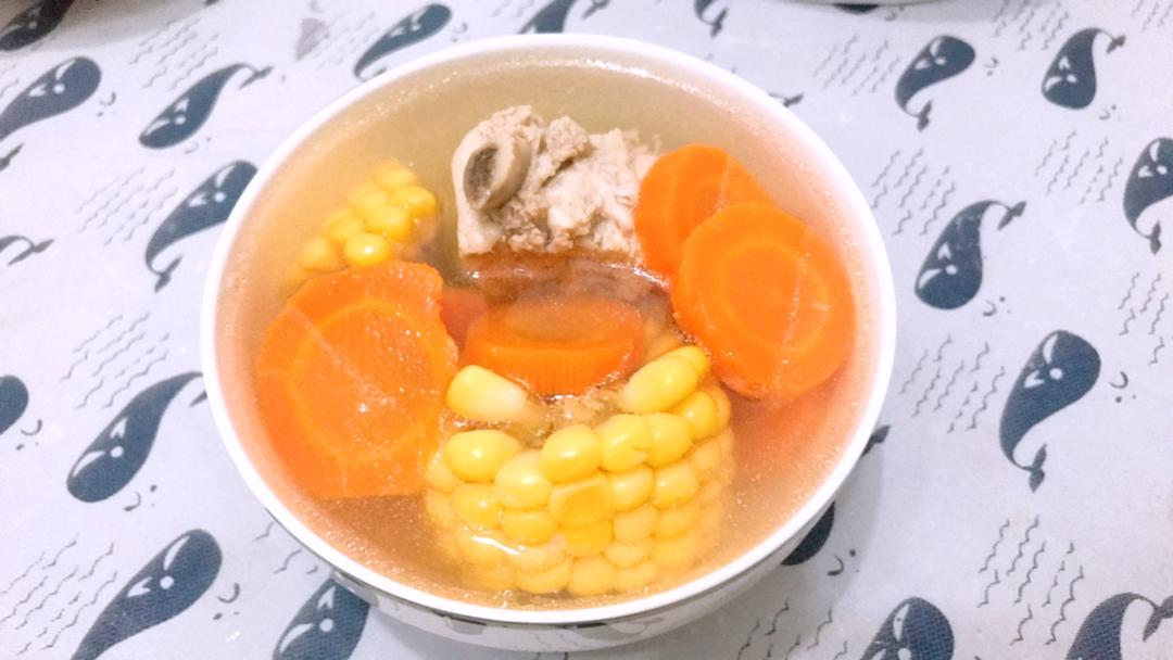胡萝卜玉米排骨汤