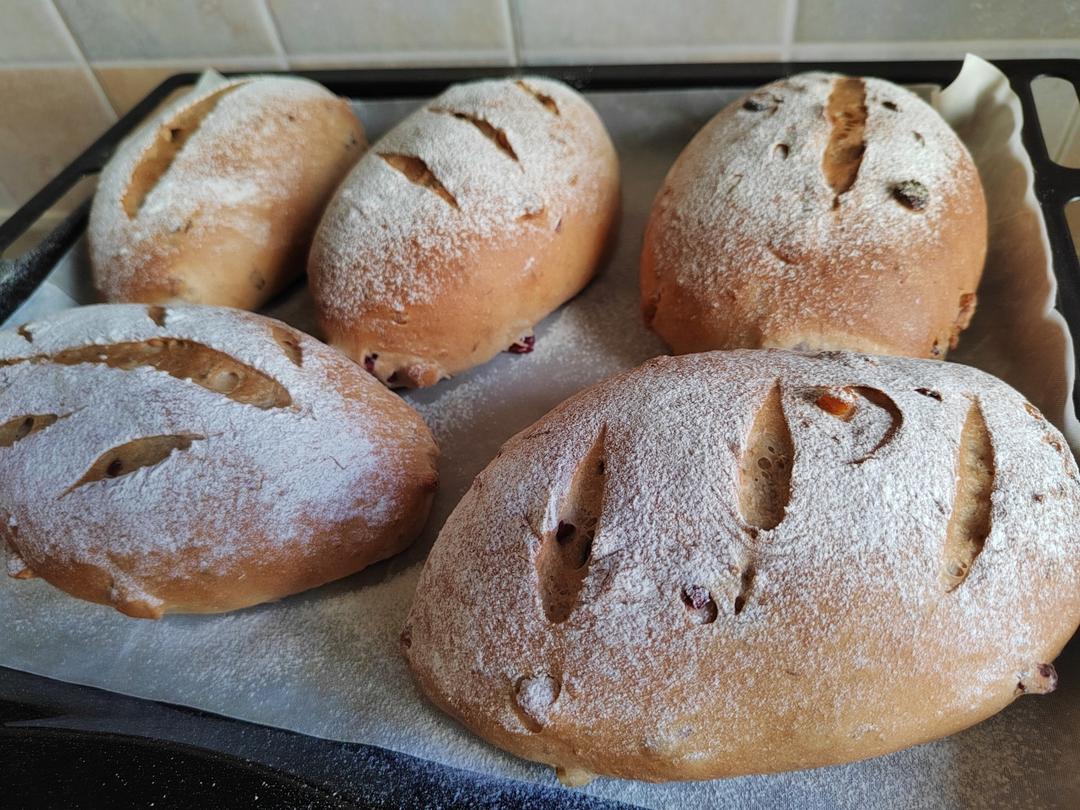 全麦蔓越莓核桃软欧包