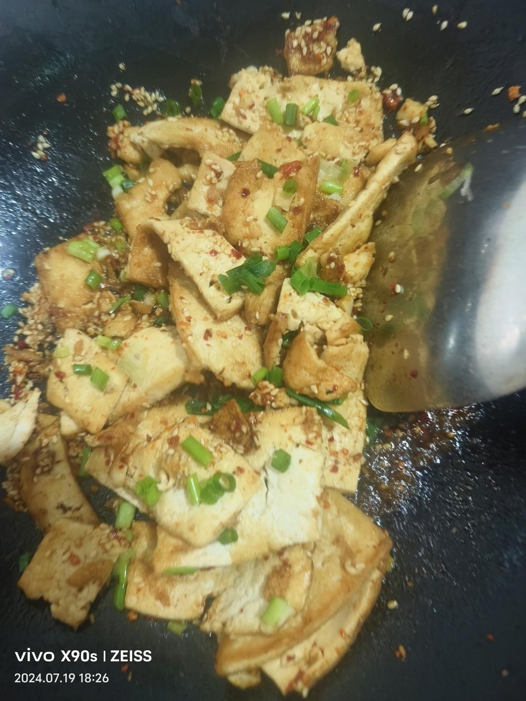 完胜路边摊：香煎孜然豆腐