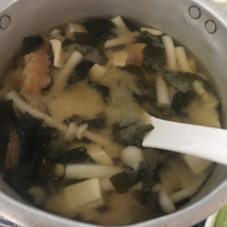 豆腐裙带菜味噌汤