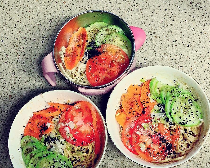 葱油杂蔬拌面的做法