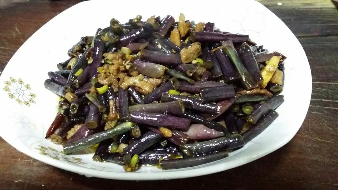 家有挑食小妞做的青椒炒红豆角