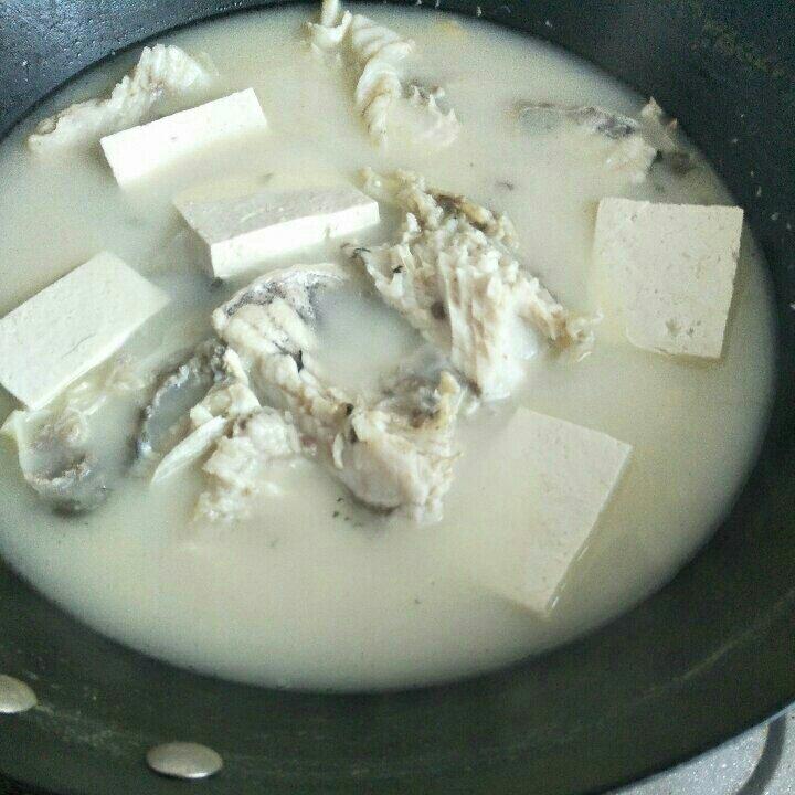 鲫鱼豆腐汤