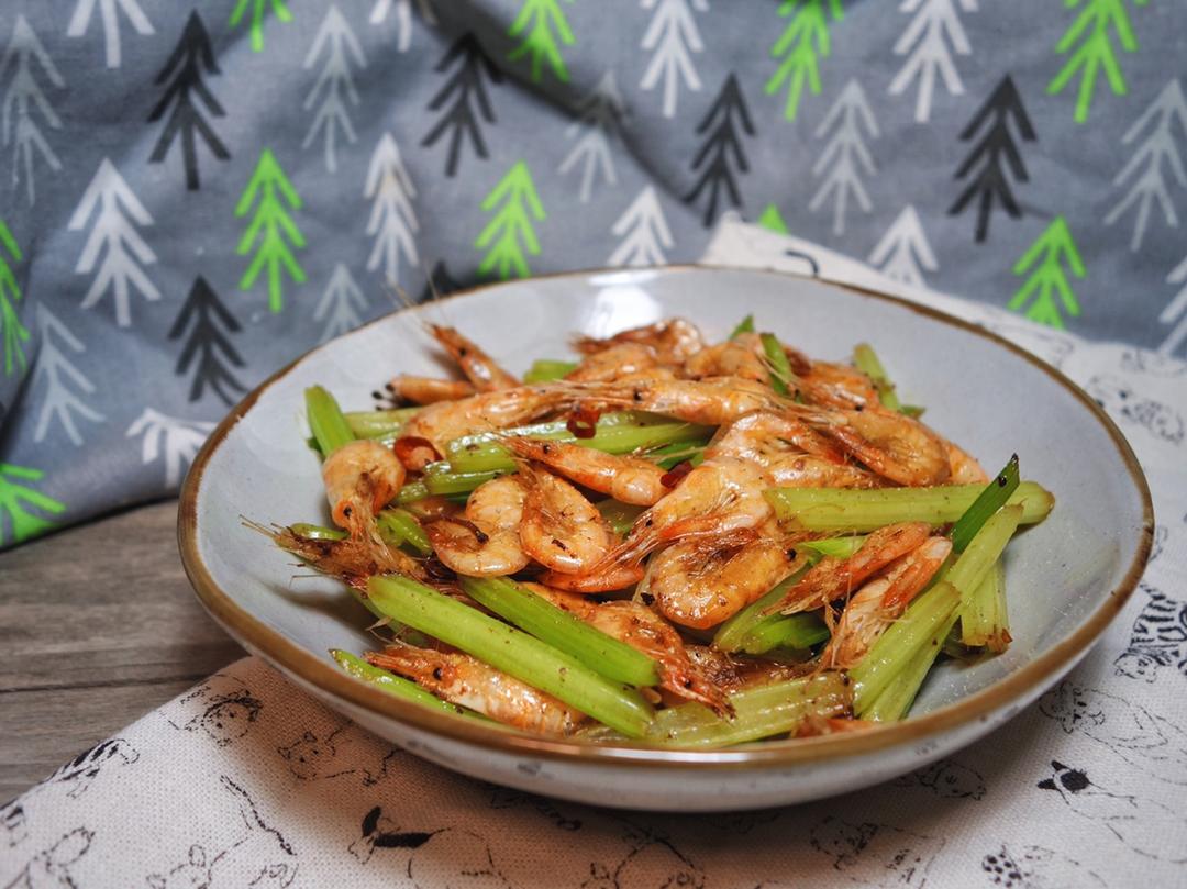 小芹菜炒小河虾