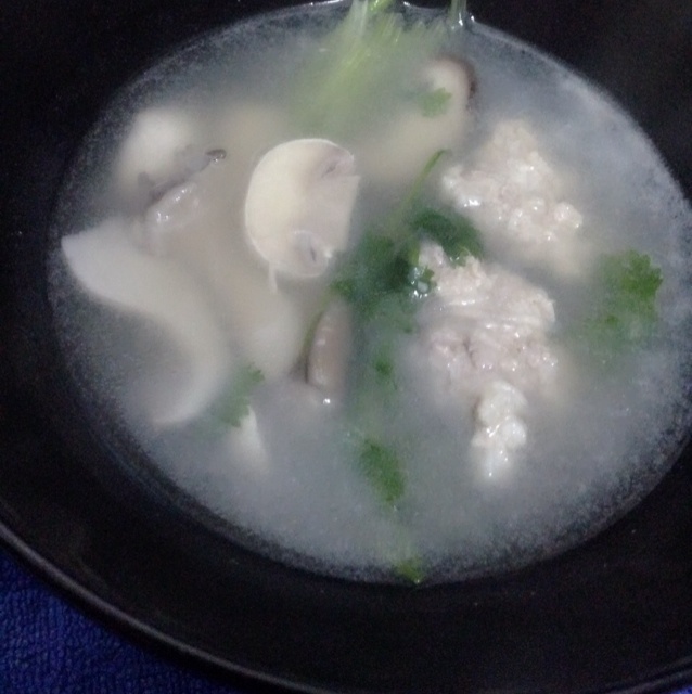 肉丸粉丝蘑菇汤