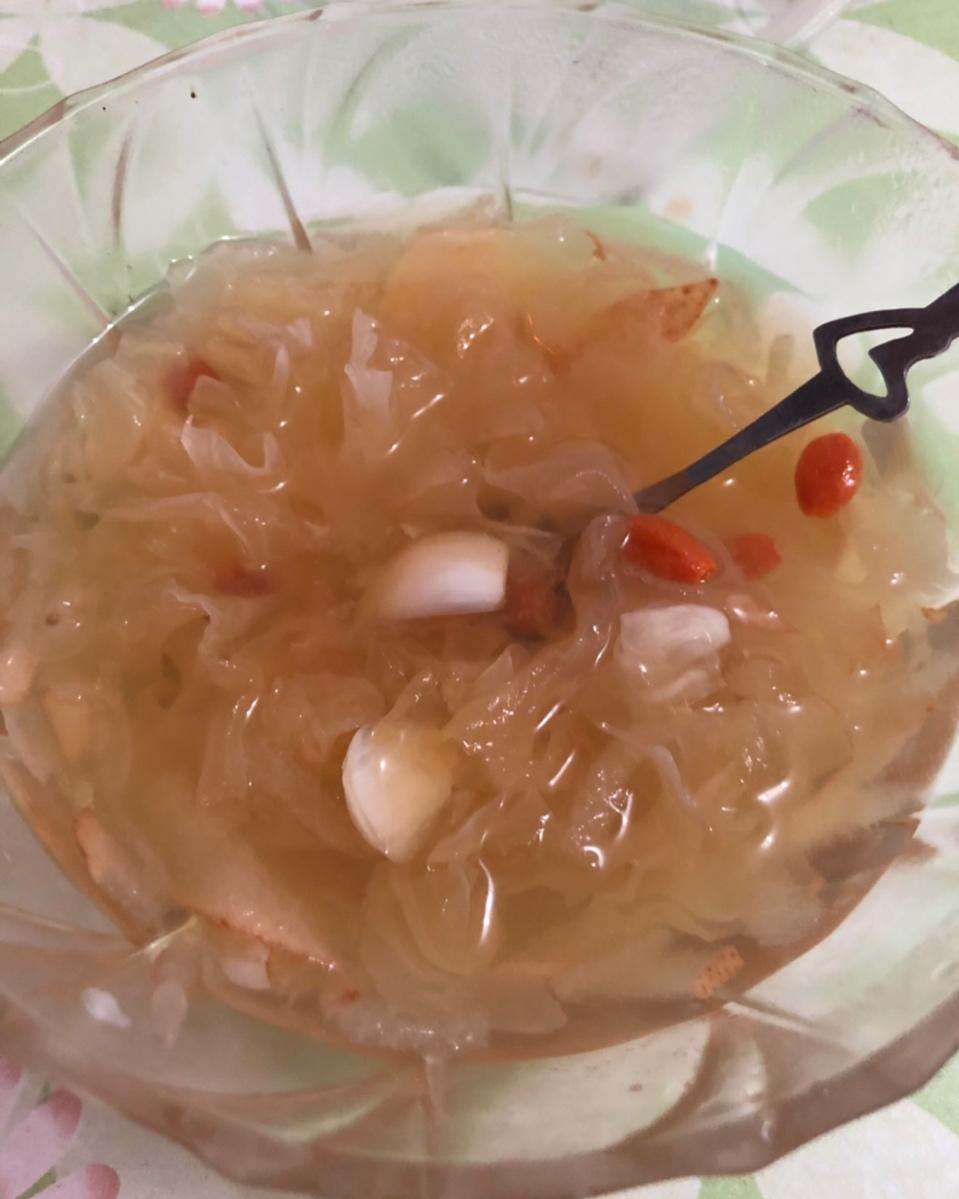 冰糖银耳雪梨汤