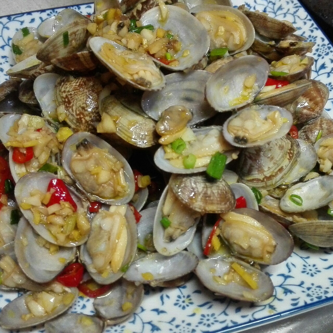 蒜香炒花甲