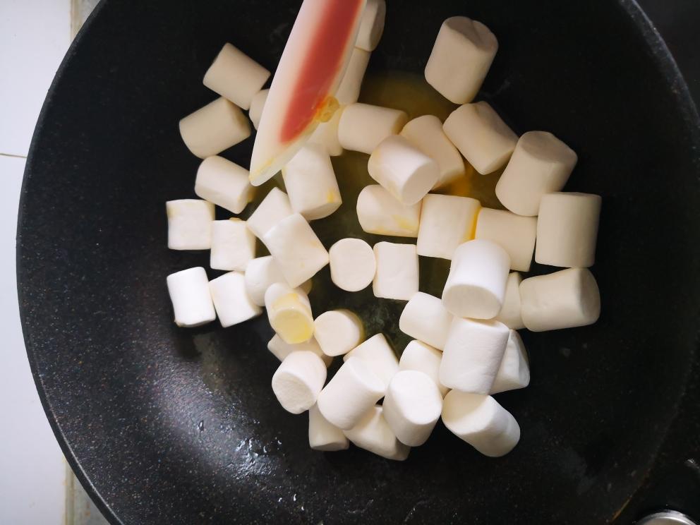 简单易做又好吃的美食～雪花酥的做法 步骤3