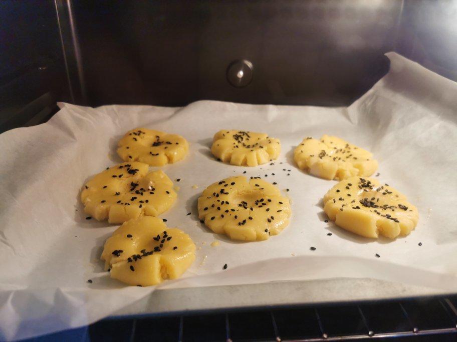 轻轻一按就碎掉的原味桃酥（不输猪油版）