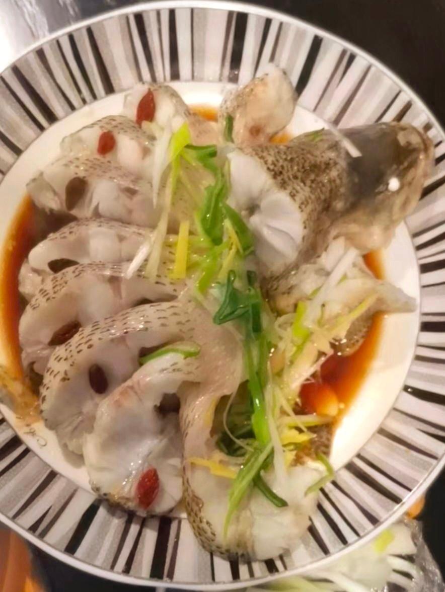 清蒸鲈鱼的做法