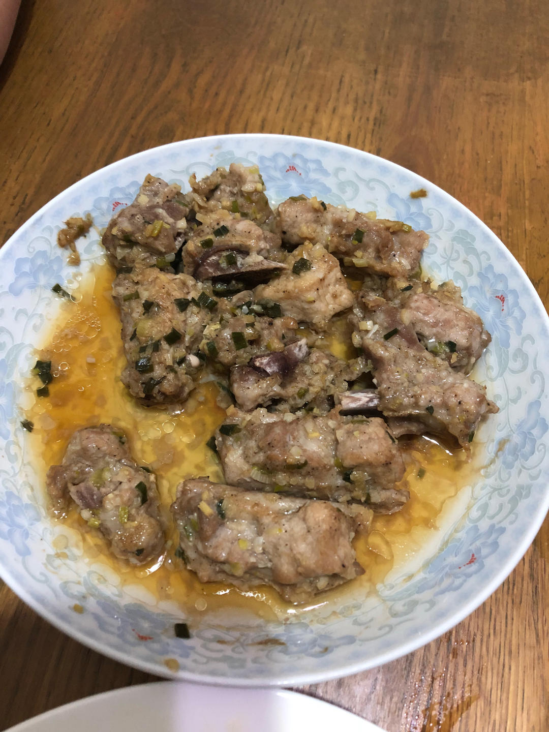 小朋友抢着吃简单且营养的清蒸排骨