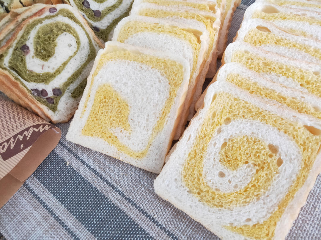 一次发酵的抹茶蜜豆双色吐司