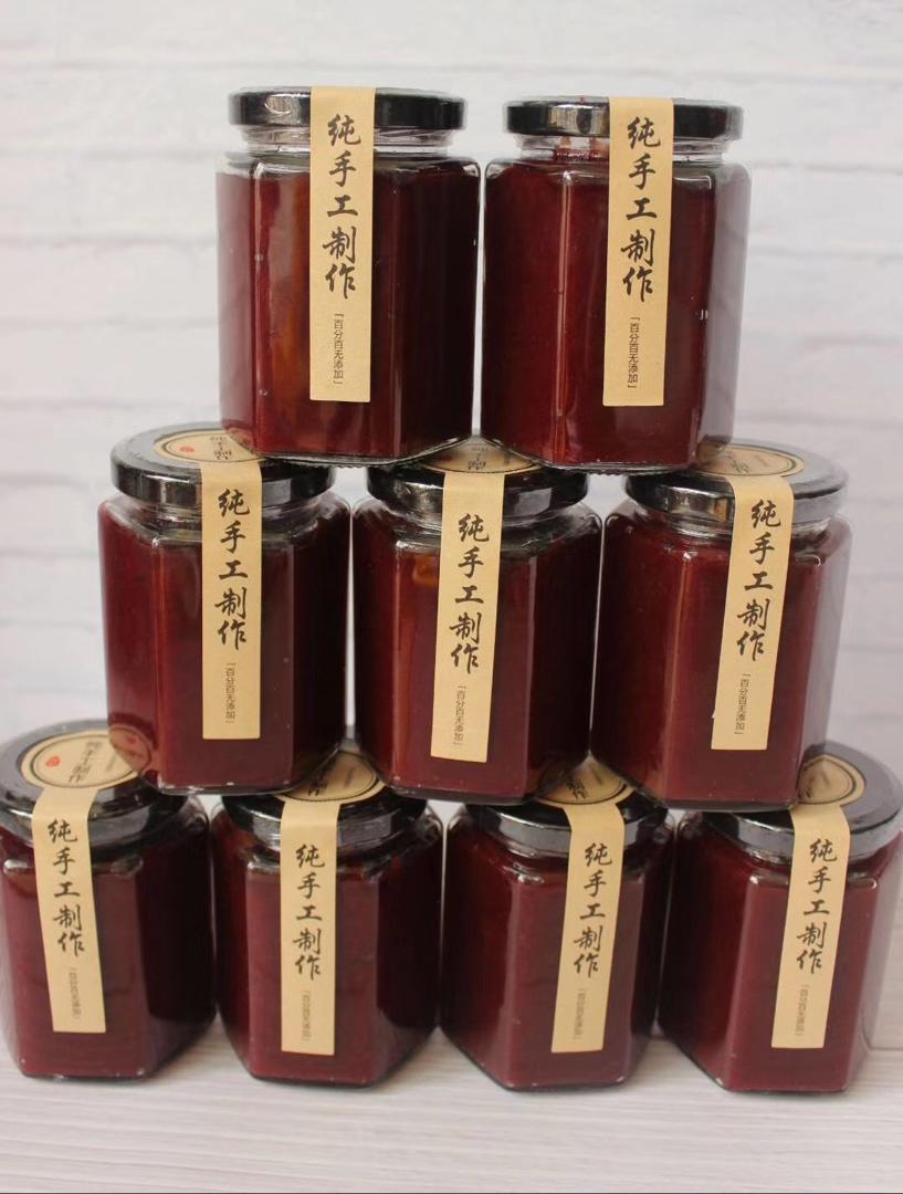 自制樱桃酱，和吐司很搭哟～