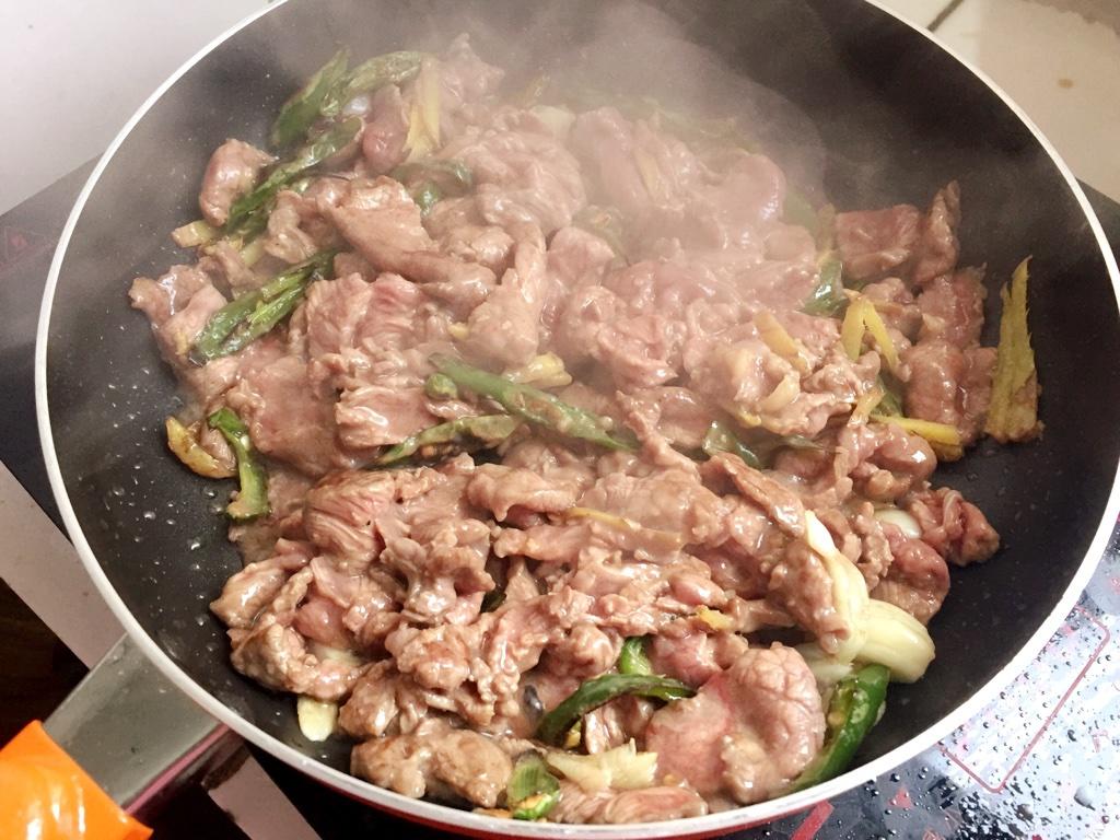 牛肉炒干笋子（玉兰片）味特鲜的做法 步骤6