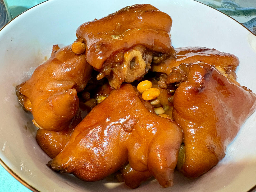 美味的家常菜：红烧猪蹄