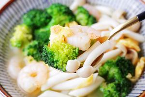 低脂高蛋白～西兰花菌菇虾仁汤的做法 步骤11